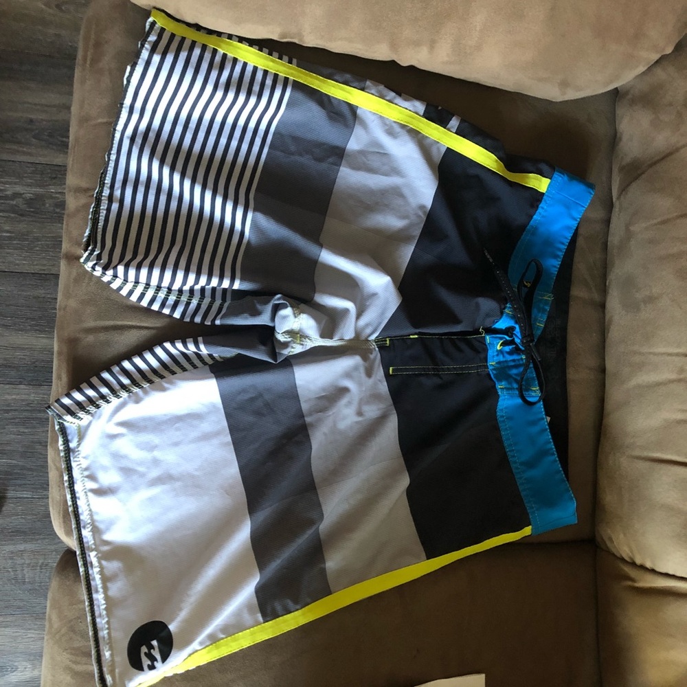 Men’s medium Boardshorts board shorts